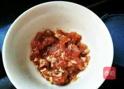 Illustration of how to stir-fry silkless beans with black bean sauce 2