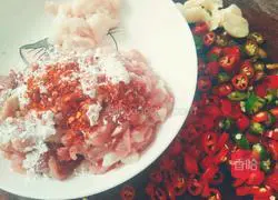 Illustration of how to make stir-fried pork with bean drum pepper 1