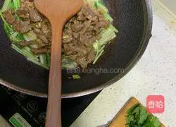Illustration of how to make fried beef with celery 5