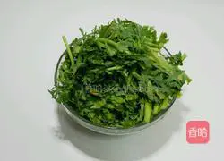 Illustration of how to stir-fry chrysanthemum with red ginseng 1