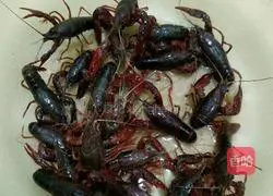 Illustration of how to make garlic crayfish 1