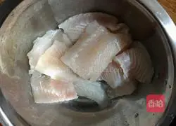 Illustration of how to make fried fish cubes 2