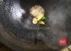 Illustration of how to cook tiger skin chicken wings and roasted yuba 8