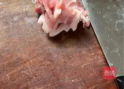 Illustration of how to make fried pork belly 1