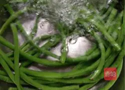 Illustration of how to make stir-fried cowpeas 3