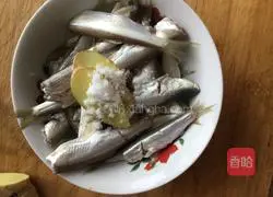 Illustration of how to make dry-fried river fish 4