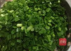 Illustration of how to make leek and pork dumplings 1