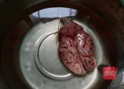 Illustration of how to make spicy pig brain 1