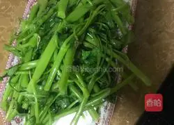 Illustration of the old friend's water spinach recipe 3