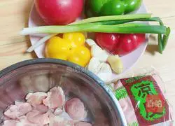 Illustration of how to stir-fry diced chicken with colored pepper and stuffed skin (10-minute quick dish) 1