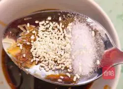 Illustration of how to make saliva chicken legs 13