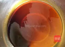 Illustration of how to cook small seafood in sauce 2