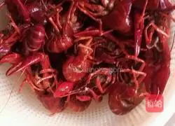 Illustration of how to make garlic crayfish 4