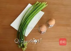 Illustration of how to make scrambled eggs with chive flowers 1