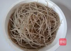 Illustration of how ants climb a tree 1