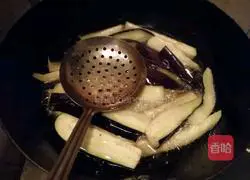 Illustration of how to make eggplant horn love 5