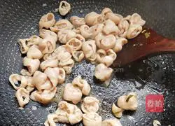 Illustration of how to make spicy and sour sausage 6