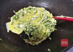 Illustration of how to make scrambled eggs with acacia flowers 11