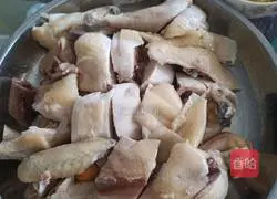 Illustration of how to make white-cut chicken with chives 13