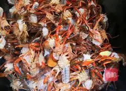 Illustration of how to make spicy crayfish 4