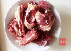 Illustration of how to make mutton chops and stewed radish 1