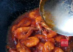 Illustration of braised prawns in oil 12