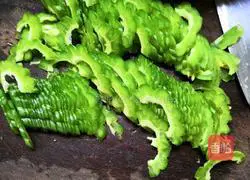 Illustration of how to make fried bitter melon with sliced meat 5