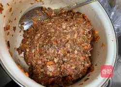 Illustration of how to stuff meat with gluten 4