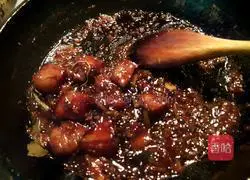 Illustration of how to make braised pork with fermented rice wine 8