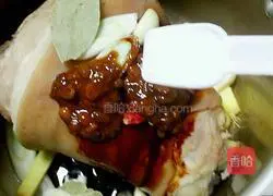 Illustration of how to make secret sauce elbows 7