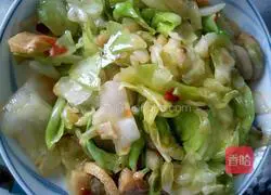 Illustration of how to stir-fry cabbage with oil residue 5