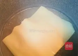 Illustration of how to make shredded pork in Beijing sauce 14