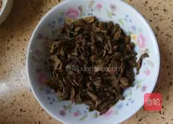 Illustration of how to make fried beans and meat in a jar 1