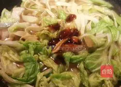 Pork Belly, Cabbage and Dried Tofu Stew Recipe Illustration 5