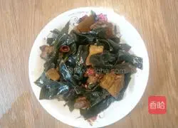 Illustration of how to make roasted pork with kelp 8