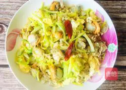 Illustration of how to make scrambled eggs with scallops and garlic sprouts 8