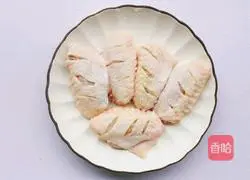 Illustration of how to make garlic roasted chicken wings 2
