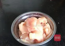 Illustration of how to make boiled chicken slices 1
