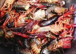 Illustration of Beer Braised Crayfish 4