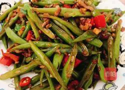 Illustration of how to make minced pork and green beans and shredded green beans 11