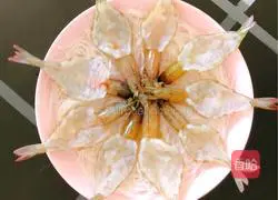 Illustration of how to make garlic-flavored open-back shrimp 2