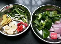 Illustration of how to make tender stir-fried pork liver 1