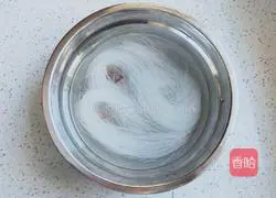 Illustration of how to make steamed vermicelli with minced meat 2