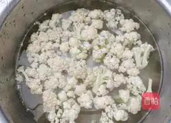 Cauliflower Stir-fried Pork Bento Recipe Illustration 1