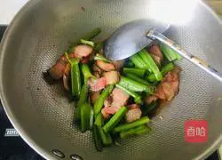 Illustration of how to make fried bacon with celery 7