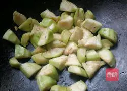 Illustration of how to make stir-fried pork slices with loofah 6