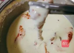 Illustration of how to make spicy crispy pork 8