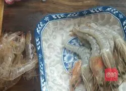 Illustration of how to make golden prawns wrapped around waist 2