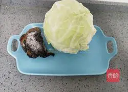 Illustration of how to make fried cabbage with bacon 1