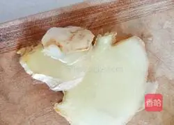 Illustration of how to fry shrimps using oil 3